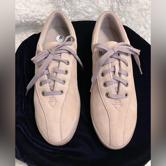 EUC Easy Spirit Women's Tan Beige Lace-Up Sneaker Flats Size 9 - Picture 10 of 10